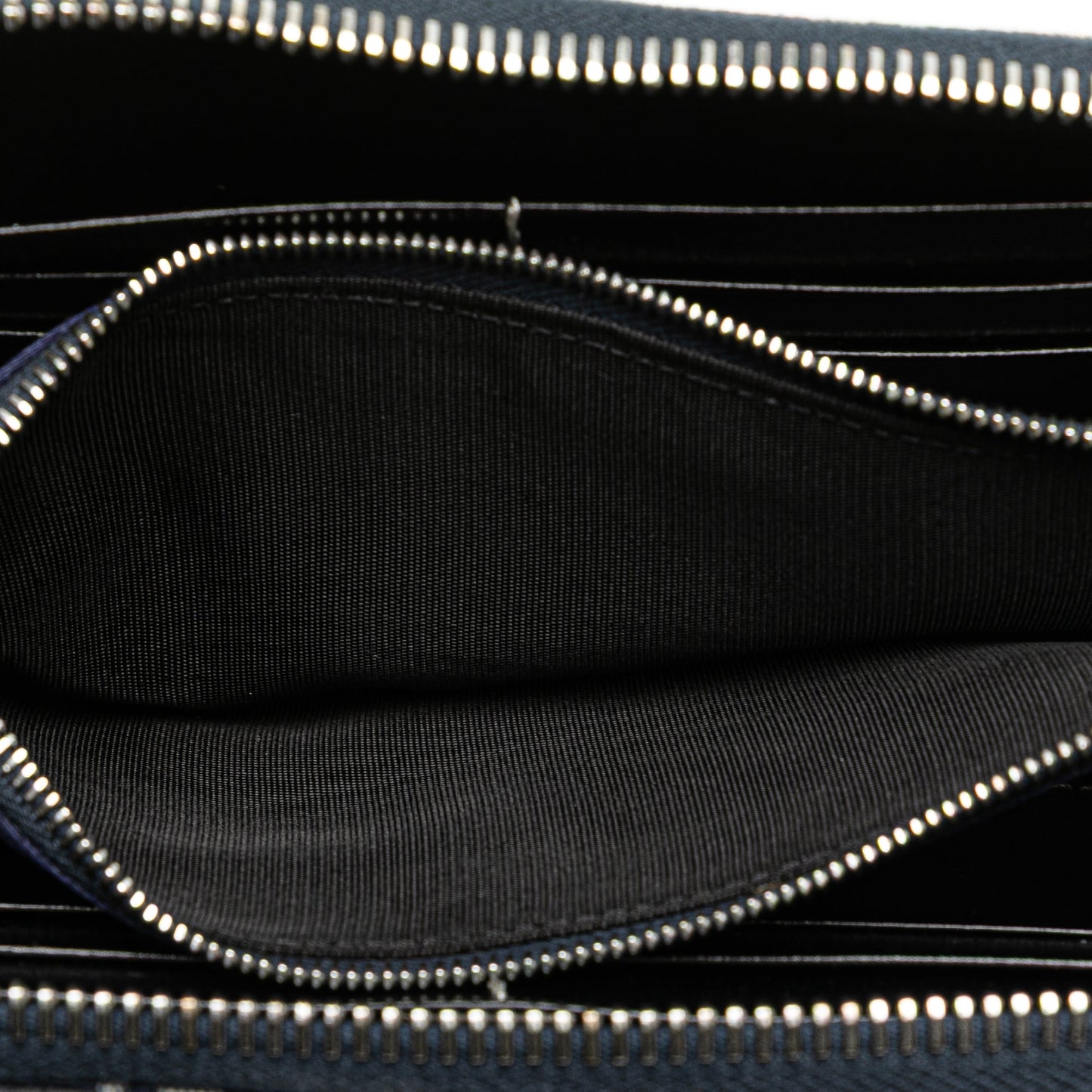 Fendi Portafoglio Zip-Around in Tela FF Zucca Blu – 2000s