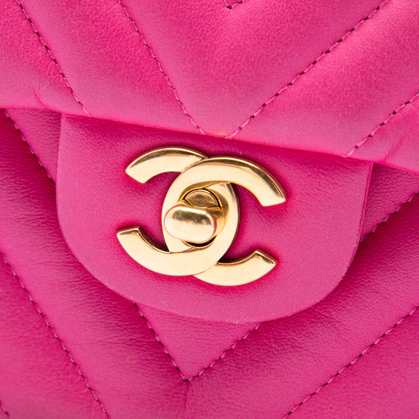 Chanel Timeless Classic Double Flap Medium Chevron Pelle d'Agnello Rosa Fucsia 2015–2016 – 25 cm