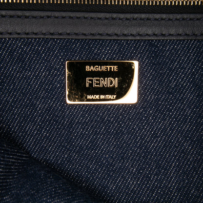 Fendi Baguette Large Denim Blu con Ricamo Rosso – 32 cm