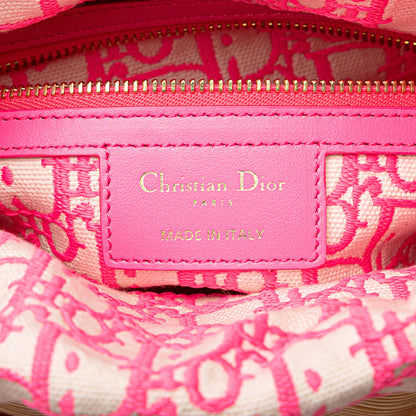 Dior – Lady Dior Basket Bag in Paglia e Dettagli Rosa (2022)