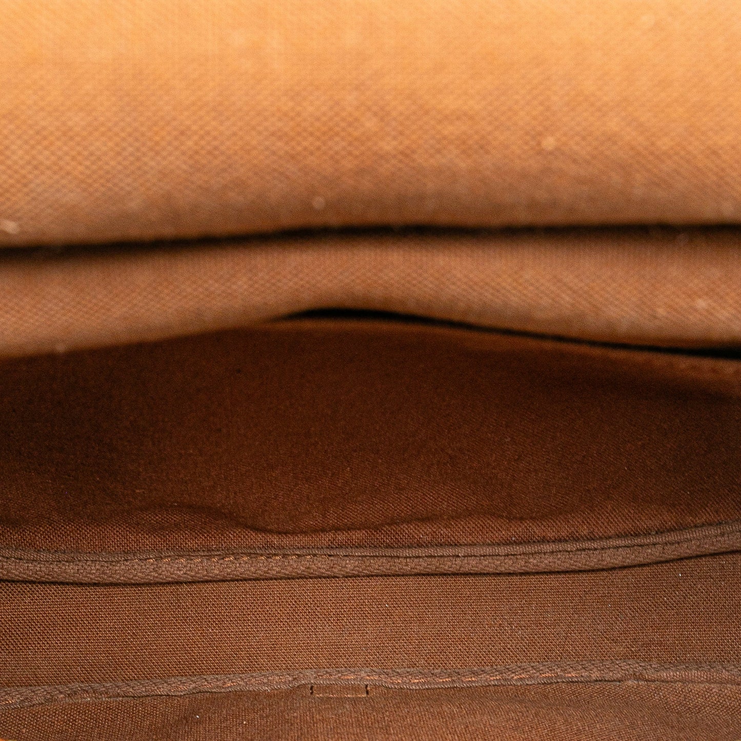 Louis Vuitton – Saumur 25 Monogram (1991) – AR0931