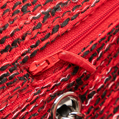 Chanel – Flap Bag Tweed Rosso con Charm Metallici – 2017/18