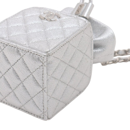 Chanel Mini Bucket Bag in Pelle Caviar Argento – 2021