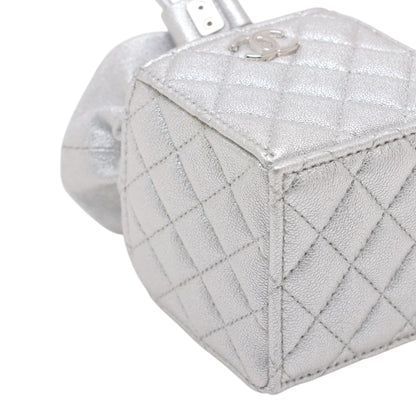 Chanel Mini Bucket Bag in Pelle Caviar Argento – 2021