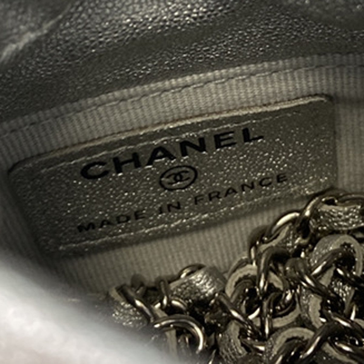 Chanel Mini Bucket Bag Pelle Vitello Trapuntata Argento Metallizzato – 6 cm