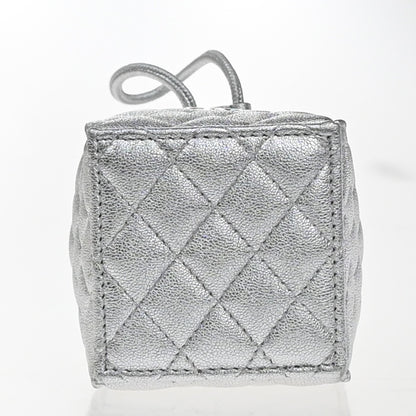 Chanel Mini Bucket Bag Pelle Vitello Trapuntata Argento Metallizzato – 6 cm