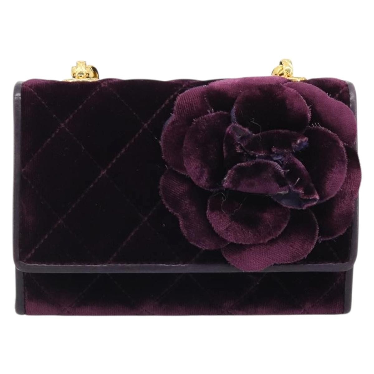 Chanel Camellia Quilted Velvet Mini Flap Bag Viola Prugna Hardware Oro – 15 cm