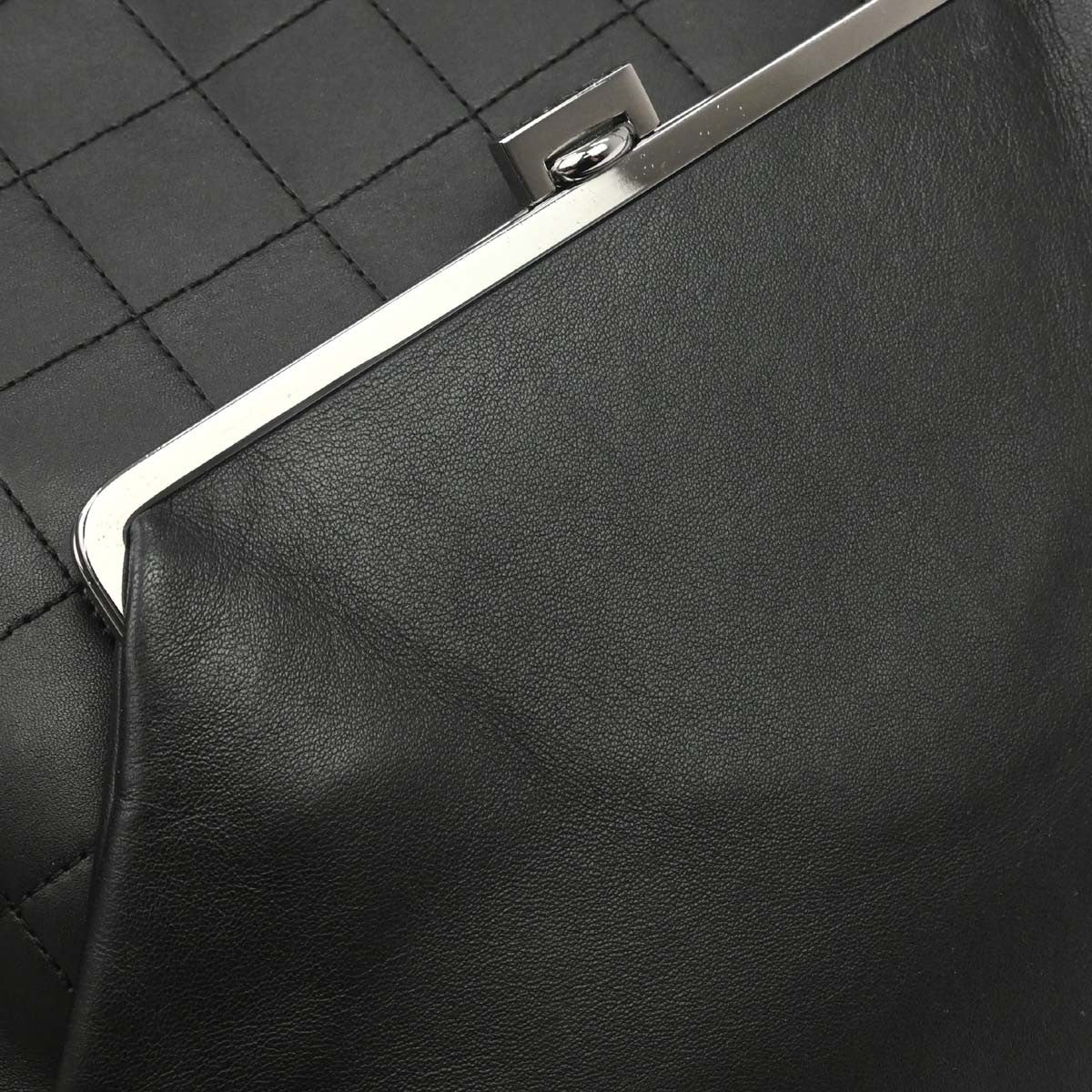 Chanel Chocolate Bar CC Tote Bag Pelle Agnello Nera Hardware Argento – 28 cm