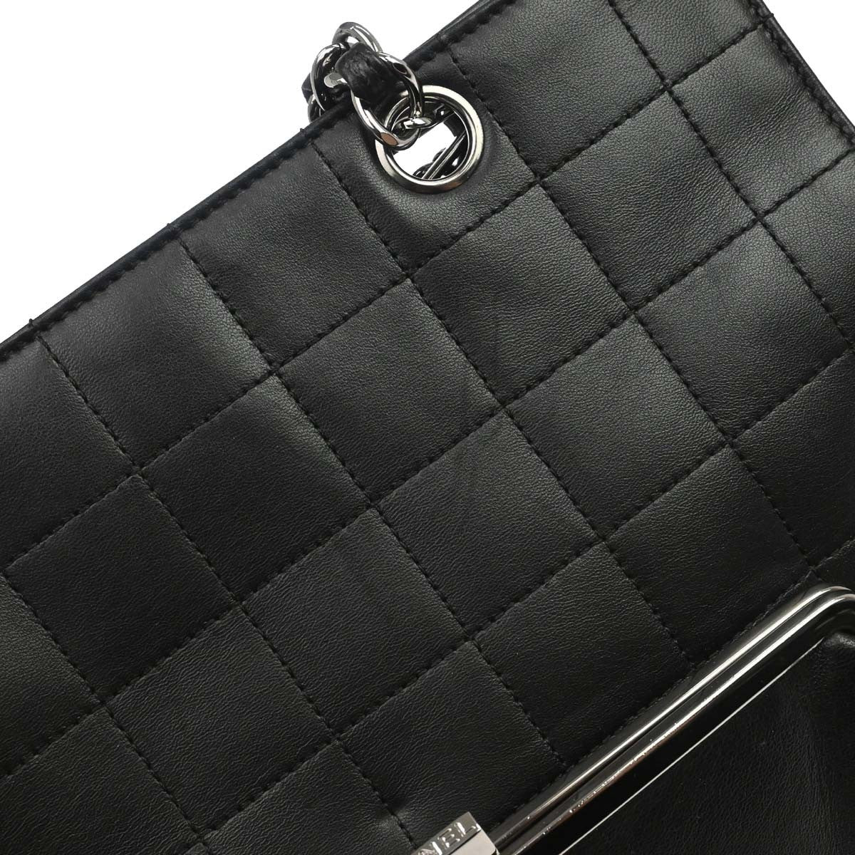 Chanel Chocolate Bar CC Tote Bag Pelle Agnello Nera Hardware Argento – 28 cm