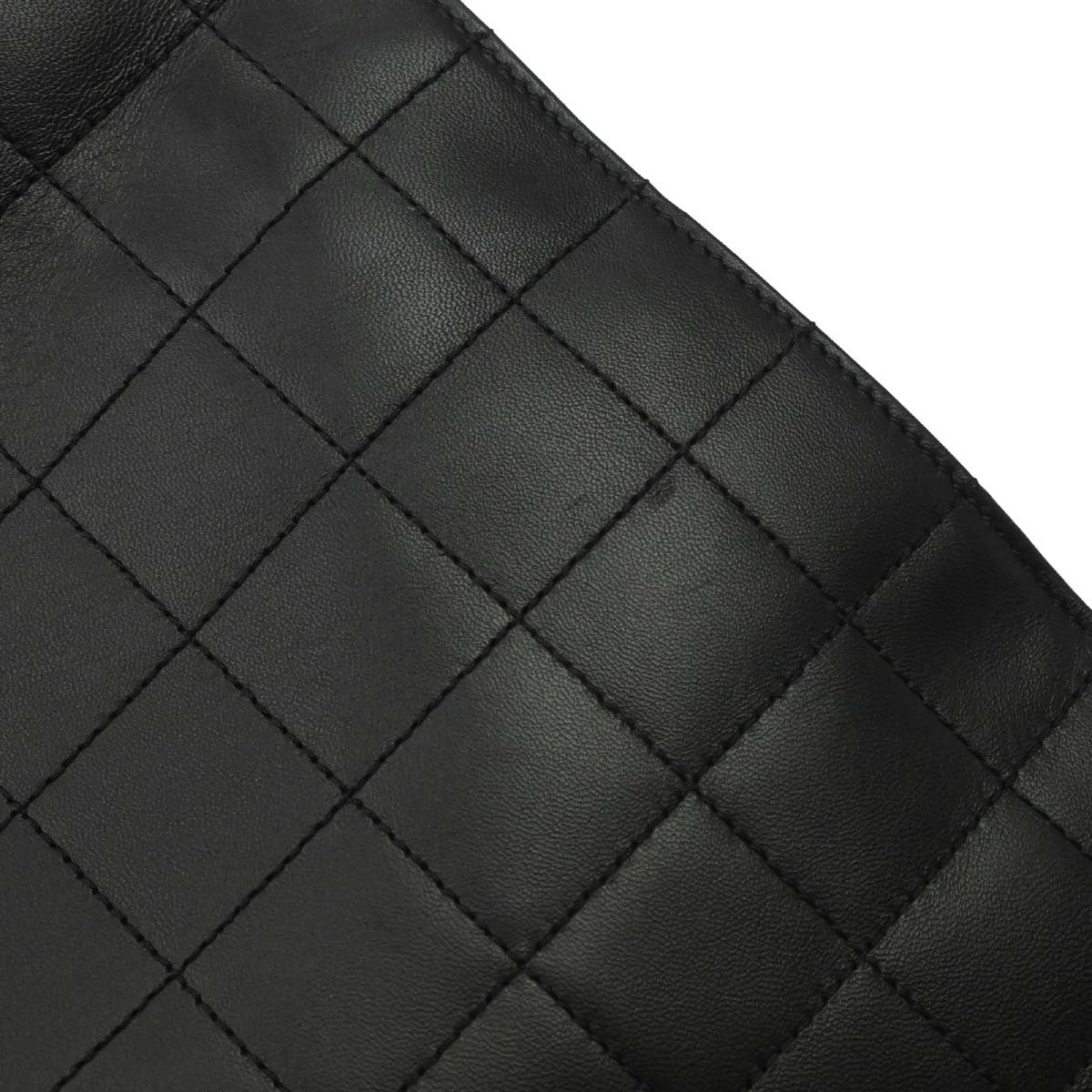 Chanel Chocolate Bar CC Tote Bag Pelle Agnello Nera Hardware Argento – 28 cm