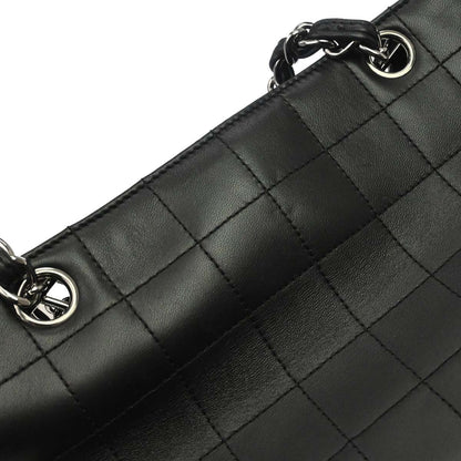 Chanel Chocolate Bar CC Tote Bag Pelle Agnello Nera Hardware Argento – 28 cm