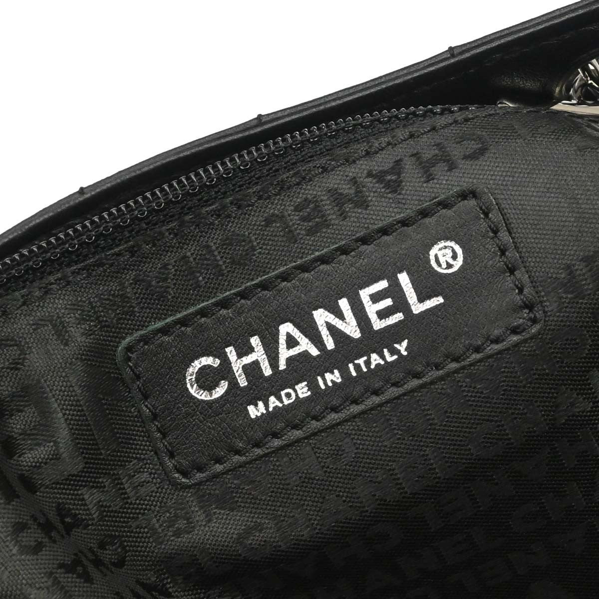 Chanel Chocolate Bar CC Tote Bag Pelle Agnello Nera Hardware Argento – 28 cm
