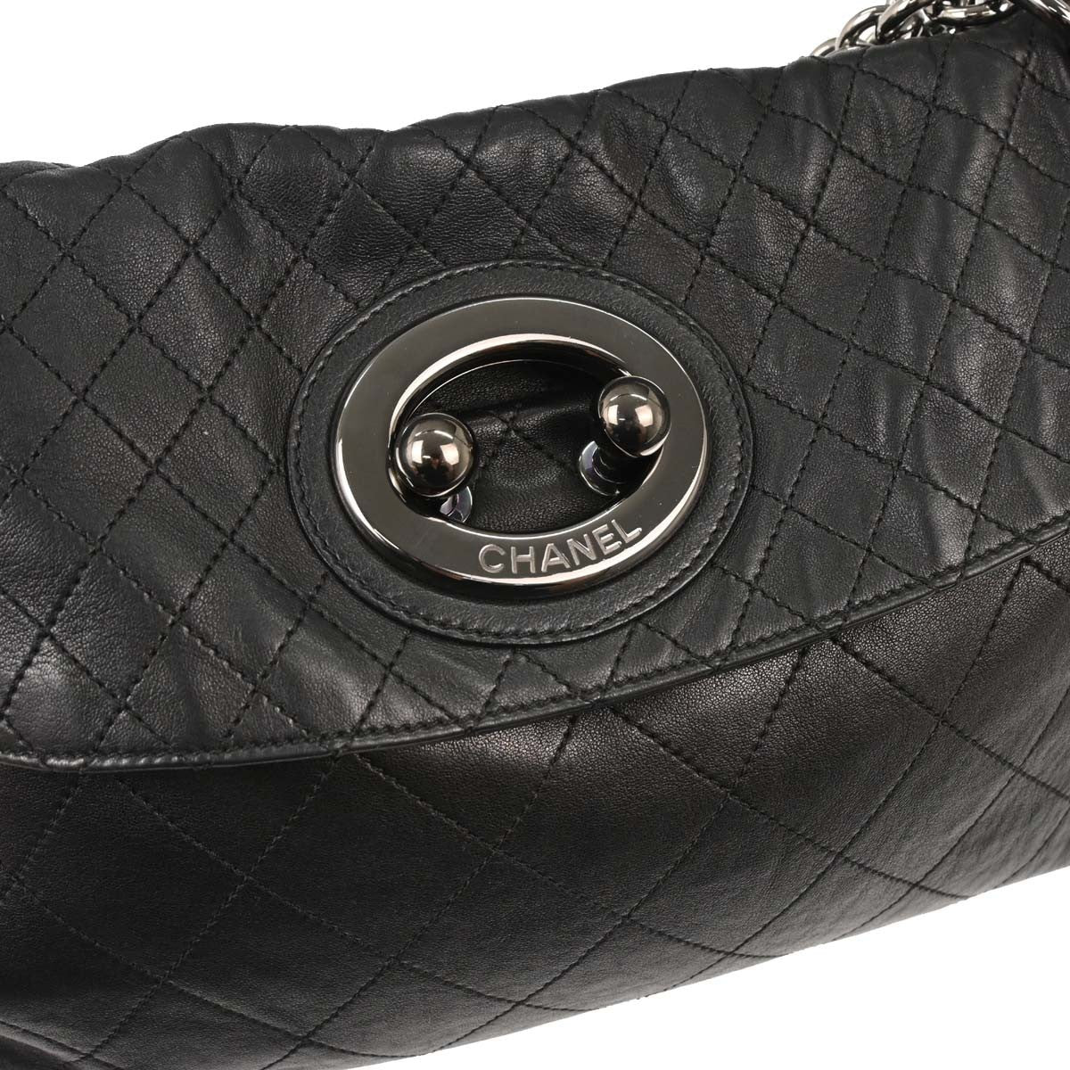 Chanel Luxe Ligne Quilted Flap Hobo Bag Pelle Agnello Nera Hardware Rutenio – 40 cm