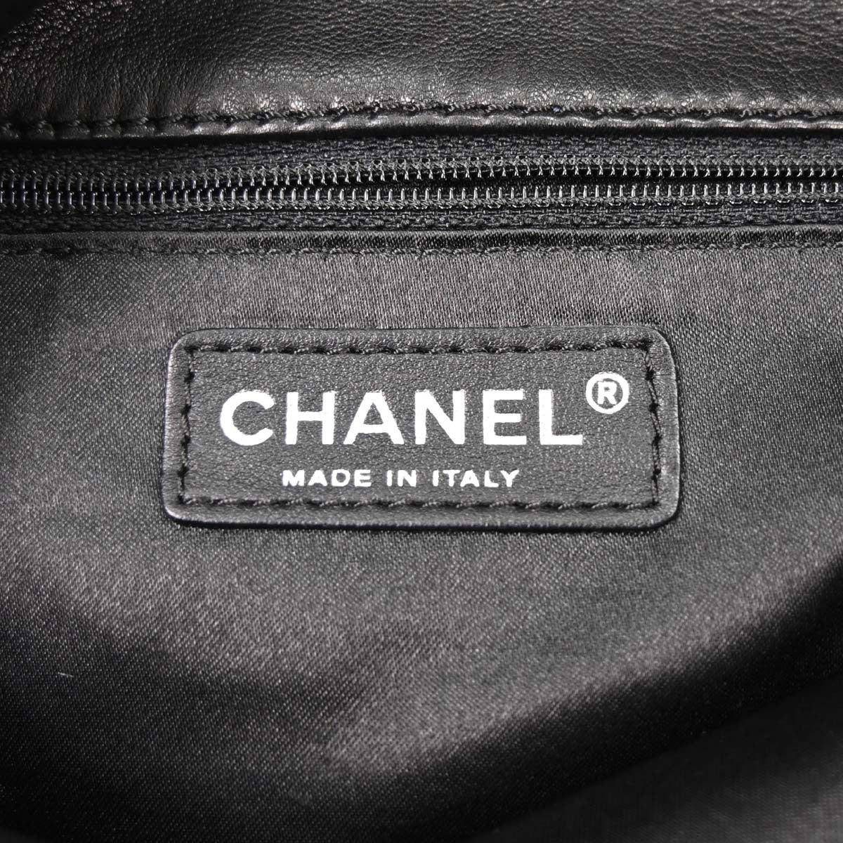 Chanel Luxe Ligne Quilted Flap Hobo Bag Pelle Agnello Nera Hardware Rutenio – 40 cm
