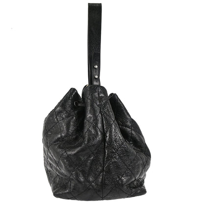 Chanel On the Road Drawstring Bucket Bag Vitello Crinkled Nero Hardware Argento – 29 cm