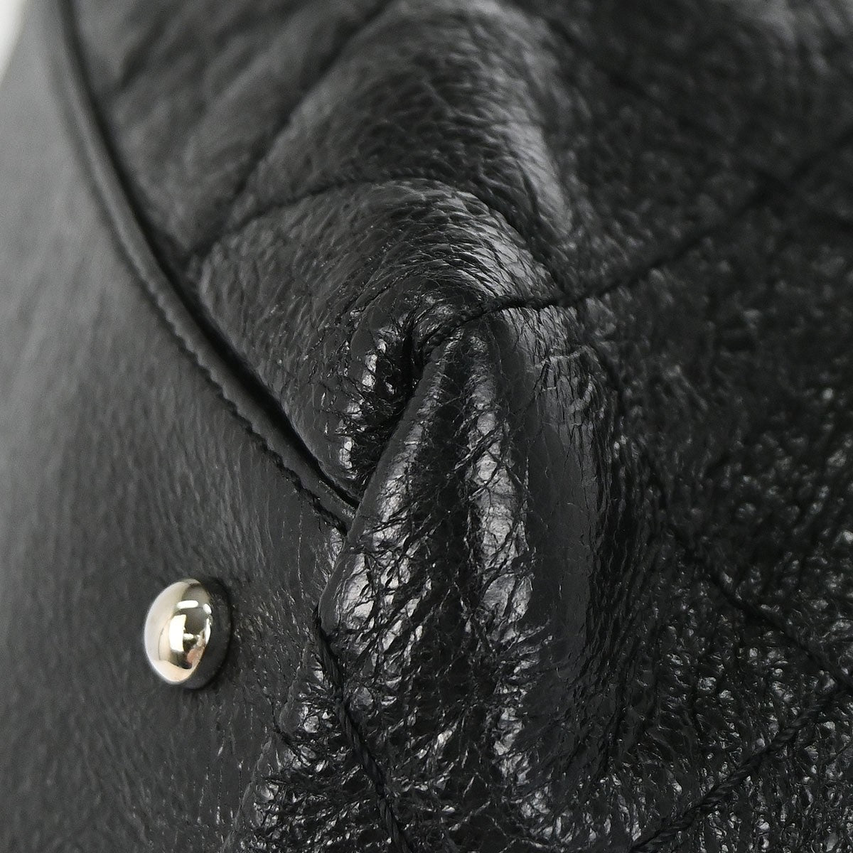 Chanel On the Road Drawstring Bucket Bag Vitello Crinkled Nero Hardware Argento – 29 cm