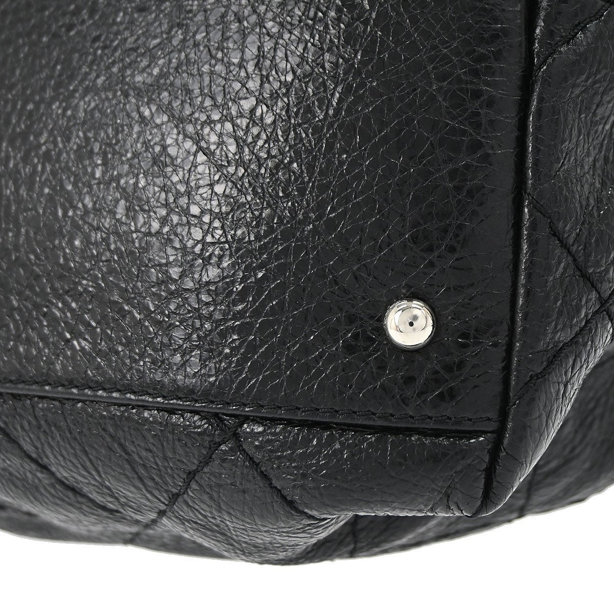 Chanel On the Road Drawstring Bucket Bag Vitello Crinkled Nero Hardware Argento – 29 cm