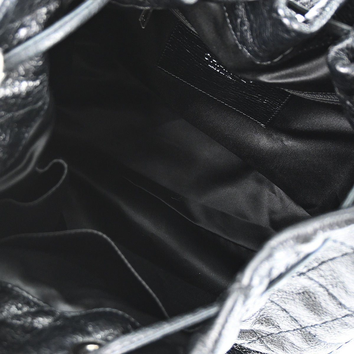 Chanel On the Road Drawstring Bucket Bag Vitello Crinkled Nero Hardware Argento – 29 cm