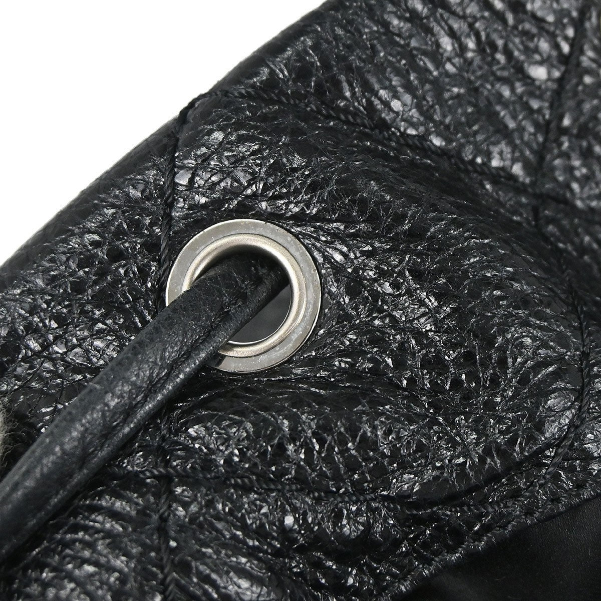 Chanel On the Road Drawstring Bucket Bag Vitello Crinkled Nero Hardware Argento – 29 cm