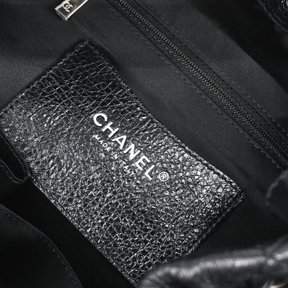 Chanel On the Road Drawstring Bucket Bag Vitello Crinkled Nero Hardware Argento – 29 cm